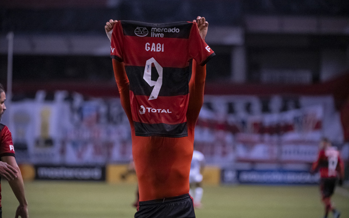 Gabigol celebra aniversário com declaração ao Flamengo