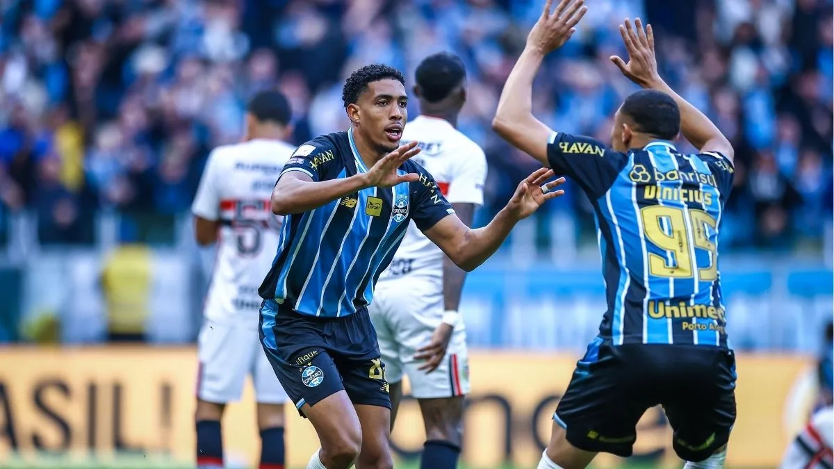 Grêmio vence São Paulo de virada no Brasileirão e deixa a zona de rebaixamento