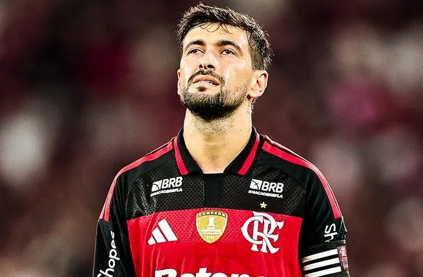 Arrascaeta comemora gol pelo Cruzeiro
