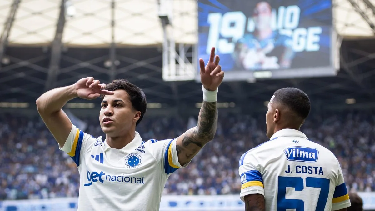 João Marcelo comemora gol contra o Mirassol