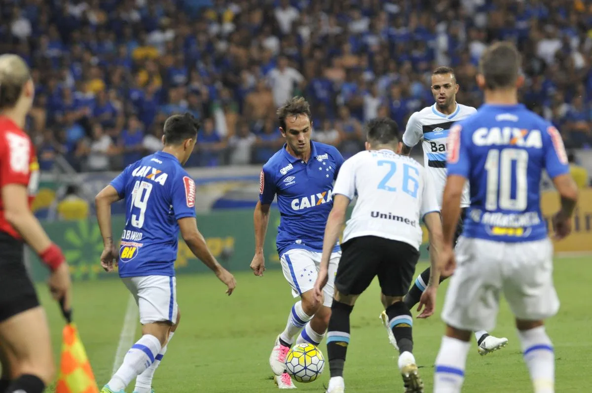 Ex-lateral Lucas Marques compara passagens por Cruzeiro e Botafogo e revela onde fez mais raiva
