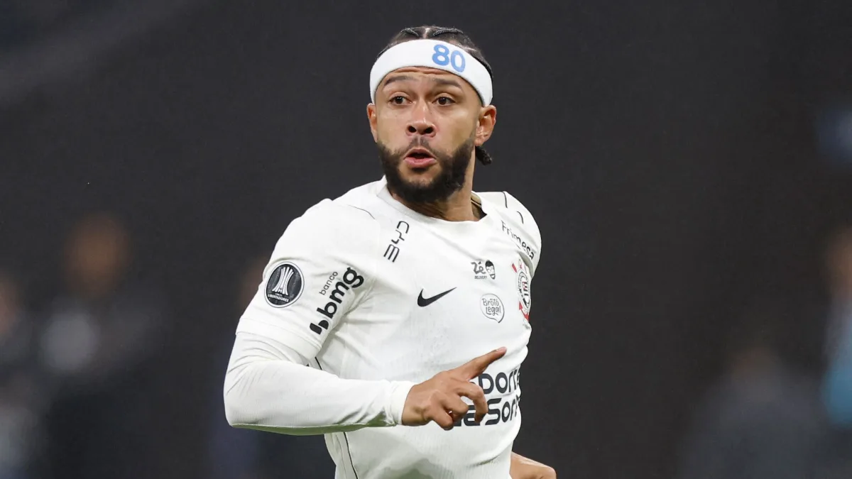 Memphis Depay critica Corinthians após fim de contrato e promete ação firme