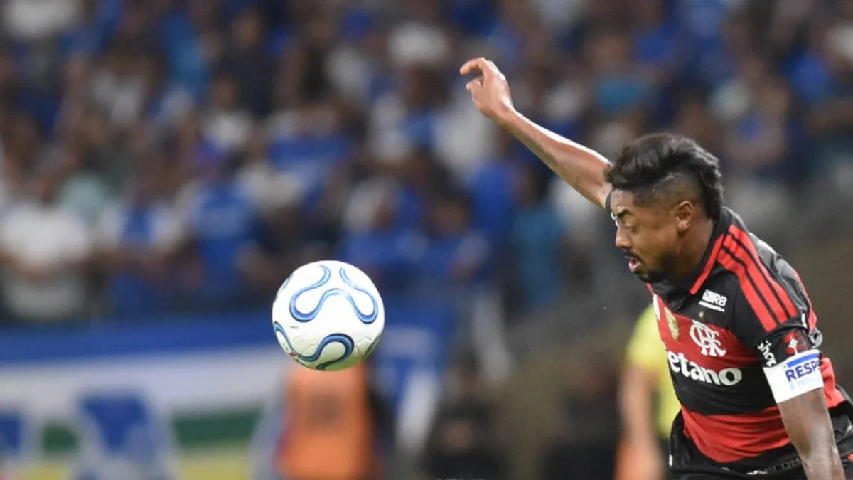 Flamengo x Cruzeiro: Bruno Henrique sente dores e vira dúvida na Libertadores